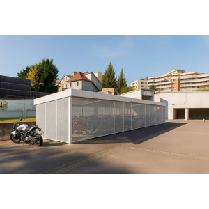 https://www.techni-contact.site/ressources/images/produits/merchandising/abri-2-roues-ferme-securise-en-tole-perforee-largeur-de-3-2-m-41157474-1.jpg - Largeur de 3,2 m