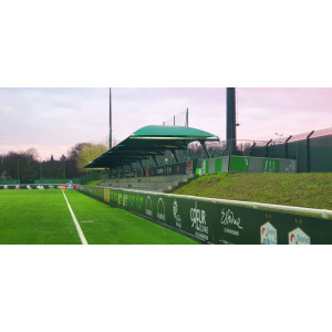 Abri spectateur pour stade et terrain sur mesure - Fabrication et installation d'abris personnalisés