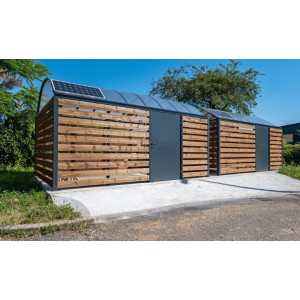 https://www.techni-contact.site/ressources/images/produits/merchandising/abri-velo-ferme-securise-aspect-bois-largeur-de-1-6-m-a-2-5-m-99839447-1.jpg - Longueur : 2,5m à 7,5 m