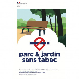 https://www.techni-contact.site/ressources/images/produits/merchandising/affiche-autocollante-parc-et-jardin-sans-tabac-a4-ou-a5-77483675-1.jpg - Format : A5 (15×21 cm) pour lieux fermés et couverts, A4 (21×30 cm) pour espaces non couverts et extérieurs