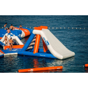 Aire de jeux aquatiques gonflables - Dimensions : L 41 m x l 41 m