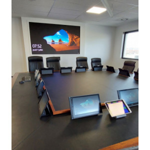 https://www.techni-contact.site/ressources/images/produits/merchandising/amenagement-salle-de-conference-23615752-1.jpg - Salle de réunion avec système conférencier pour les entités étatiques et les sociétés