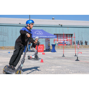 https://www.techni-contact.site/ressources/images/produits/merchandising/animation-a-la-trottinette-electrique-jeunesse-53152793-1.jpg - Atelier de prévention et de prise en main à la trottinette électrique