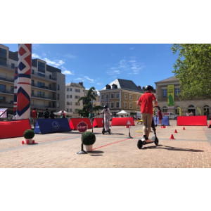 https://www.techni-contact.site/ressources/images/produits/merchandising/animation-grand-public-trottinette-electrique-41684141-1.jpg - Animation grand public trottinette électrique