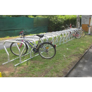 https://www.techni-contact.site/ressources/images/produits/merchandising/arceau-velo-pliable-41418617-1.jpg - Capacité : 6 vélos installé en 3 minutes