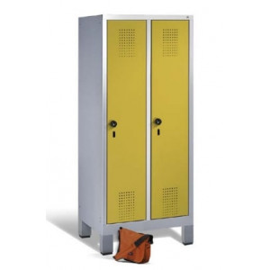 Armoire pour les écoles maternelles - 2 à 4 portes - Largeur : 610 à 1190 mm - Sur pieds ou sur socle