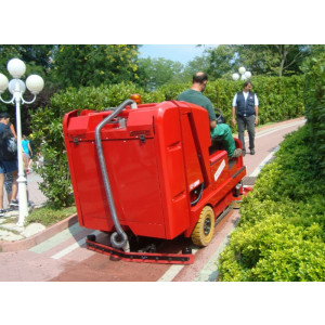 https://www.techni-contact.site/ressources/images/produits/merchandising/autolaveuse-balayeuse-combinee-46613384-1.jpg - Largeur de travail : 1655 mm