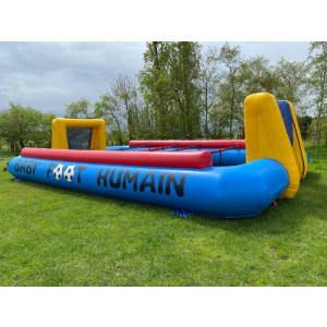 https://www.techni-contact.site/ressources/images/produits/merchandising/baby-foot-humain-gonflable-en-location-dim-11-x-7-x-2-5-m-capacite-12-joueurs-age-a-partir-de-6-ans-18157444-1.jpg - Capacité : 12 joueurs - Âge : à partir de 6 ans