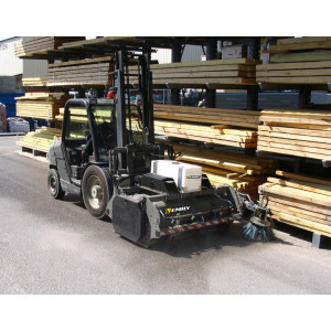 https://www.techni-contact.site/ressources/images/produits/merchandising/balayeuse-industrielle-ramasseuse-93154149-1.jpg - Largeur du balai (m) : 1,30 à 2,20