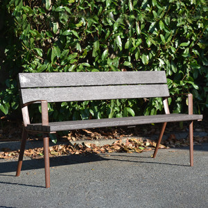 Banc en fonte et plastique recyclé - Longueur: 1500 mm - Assise: 450 mm - Nombres de lames : 5