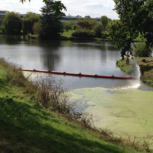 Barrage de confinement lentilles d'eau - Longueur : 20 mètres - Hauteur totale : 90 cm