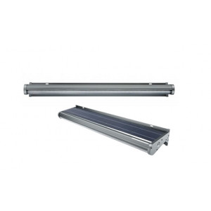 https://www.techni-contact.site/ressources/images/produits/merchandising/barre-lumineuse-solaire-a-led-9-w-75887549-1.jpg - Puissance : 9 W – Longueur : 60 cm – Flux lumineux : 1200 lm
