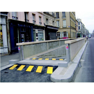 https://www.techni-contact.site/ressources/images/produits/merchandising/barriere-anti-inondation-97627571-1.jpg - Jusqu'à 20m de longueur et 2 m de hauteur de protection