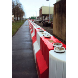 https://www.techni-contact.site/ressources/images/produits/merchandising/barriere-anti-inondation-lestee-en-polyethylene-recyclable-longueur-jusqu-a-1390-mm-94174519-1.jpg - en polyéthylène recyclable - Longueur jusqu'à 1390 mm