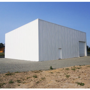 Bâtiment industriel fermé et isolé avec acrotère - 20,6x30x6m - Notre bâtiment industriel en kit de 620m² est muni d'une structure PRS Acier Haute Résistance galvanisée à chaud et est isolé en panneaux sandwich 40mm de 1er choix ! 