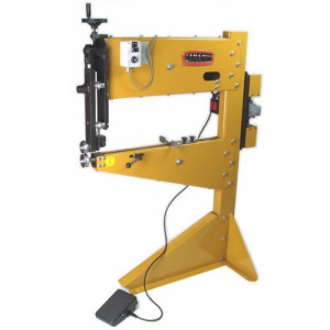 https://www.techni-contact.site/ressources/images/produits/merchandising/bordeuse-moulureuse-electrique-230v-profondeur-915-mm-poids-de-colisage-215-kg-29763113-1.jpg - Alimentation requise : 230V ; 50 Hz