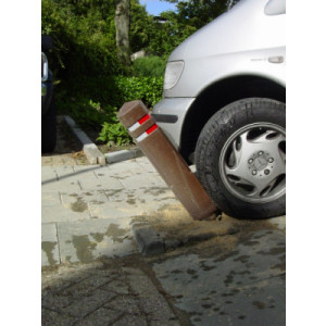https://www.techni-contact.site/ressources/images/produits/merchandising/borne-anti-stationnement-19365963-1.jpg - A base de caoutchouc recyclé, vulcanisé et résistant au feu
