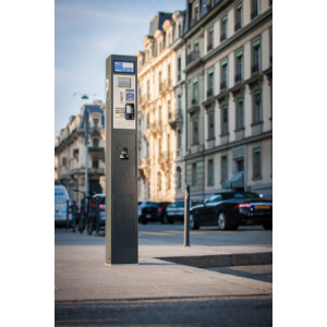 https://www.techni-contact.site/ressources/images/produits/merchandising/borne-de-stationnement-personnalisable-73194141-1.jpg - Capacité rouleau :  5 000 tickets