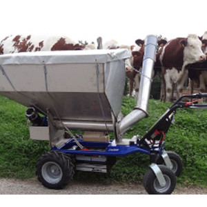 https://www.techni-contact.site/ressources/images/produits/merchandising/brouette-electrique-distributrice-d-aliments-pour-l-elevage-77957243-1.jpg - Cuve inox : 500 L