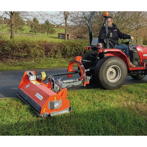 https://www.techni-contact.site/ressources/images/produits/merchandising/broyeur-d-accotement-pour-tracteurs-44-couteaux-largeur-travail-115-cm-48847176-1.jpg - Puissance utile : 20 à 40 CV - Largeur travail : 115 cm ou 135 cm – 44 ou 52 couteaux