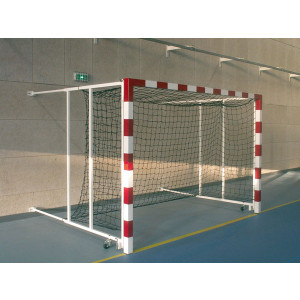 But de handball rabattable au mur - But rabattable 3m x 2m, en acier plastifié rouge et blanc