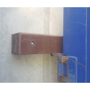 https://www.techni-contact.site/ressources/images/produits/merchandising/butee-de-protection-pour-dechetteries-en-composite-thermoplastique-recycle-dimensions-lxh-800x150-epaisseur-160mm-poids-18kg-x-2-fixations-2-par-module-31322776-1.jpg - Dimensions (L x H) : 800x150 - Epaisseur : 160mm