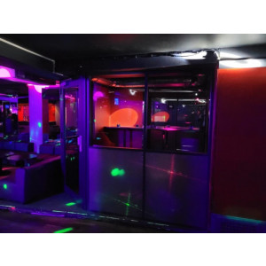 https://www.techni-contact.site/ressources/images/produits/merchandising/cabine-fumeur-pour-discotheque-65133414-1.jpg - Sur mesure
