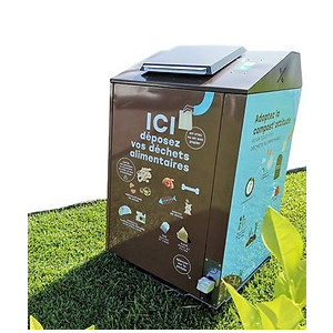 https://www.techni-contact.site/ressources/images/produits/merchandising/cache-bacs-pour-biodechets-23725346-1.jpg - Contenance des bacs roulants : 120 L, 240 L, 360 L