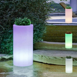 https://www.techni-contact.site/ressources/images/produits/merchandising/cache-pot-lumineux-exterieur-91889313-1.jpg - Rechargeable : Solaire et électrique