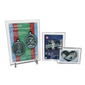 https://www.techni-contact.site/ressources/images/produits/merchandising/cadre-photo-aimante-en-plexiglas-63261743-1.jpg - Épaisseur totale 2 cm - 4 tailles disponibles - Lot de 5 pièces
