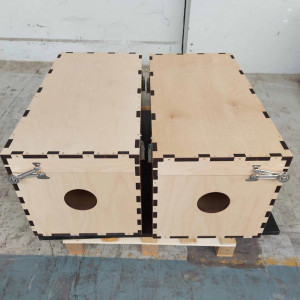 https://www.techni-contact.site/ressources/images/produits/merchandising/caisse-en-bois-sur-mesure-65279525-1.jpg - Réalisée sur mesure