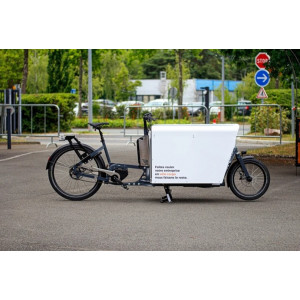 https://www.techni-contact.site/ressources/images/produits/merchandising/caisse-pour-velo-cargo-a-ouverture-coulissante-capacite-350-l-42345516-1.jpg - Capacité de 350 L