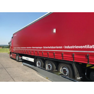 https://www.techni-contact.site/ressources/images/produits/merchandising/cale-roues-de-camion-resistance-142-kn-alerte-visuele-et-sonore-24142419-1.jpg - Résistance >142 kN