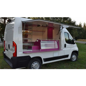 https://www.techni-contact.site/ressources/images/produits/merchandising/camion-boulanger-sur-mesure-34372511-1.jpg - Sur mesure