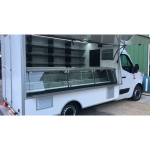 https://www.techni-contact.site/ressources/images/produits/merchandising/camion-magasin-epicerie-sur-mesure-72742977-1.jpg - Sur mesure