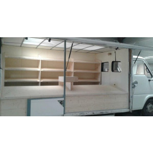 https://www.techni-contact.site/ressources/images/produits/merchandising/camion-magasin-primeur-sur-mesure-59432457-1.jpg - Sur mesure