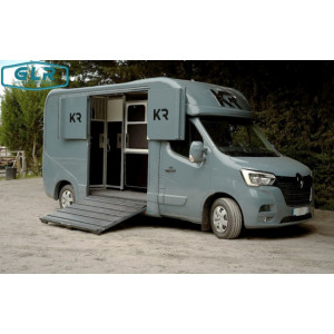 https://www.techni-contact.site/ressources/images/produits/merchandising/camion-vl-2-places-chevaux-krismar-3-places-assises-76215444-1.jpg - Camion pour le transport des chevaux, permis B