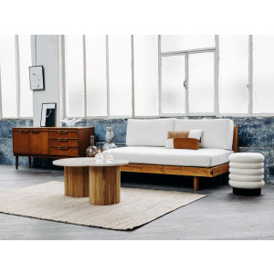 https://www.techni-contact.site/ressources/images/produits/merchandising/canape-blanc-en-teck-massif-73993954-1.jpg - Dimensions (L x H x P) : 215 x 87 x 83 cm