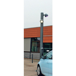 Borne de recharge véhicule sur lampadaire - Charge accélérée de 3 à 22 kW