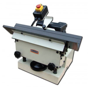 https://www.techni-contact.site/ressources/images/produits/merchandising/chanfreineuse-ebavureuse-220v-2800-trs-min-52474273-1.jpg - Puissance requise : 230 volts