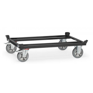 https://www.techni-contact.site/ressources/images/produits/merchandising/chariot-de-palettes-avec-bandage-caoutchouc-44141467-1.jpg - Charge : 1200 kg - Bandage caoutchouc élastique - Dimensions utiles (L x l) 1210 x 810 mm