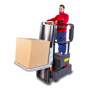 https://www.techni-contact.site/ressources/images/produits/merchandising/chariot-preparateur-de-commandes-electrique-hauteur-4m-charge-200-kg-57493947-1.jpg - Charge : 200 kg