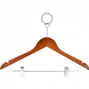 https://www.techni-contact.site/ressources/images/produits/merchandising/cintres-en-bois-avec-anneau-et-pince-33381637-1.jpg - Dimensions : 300 x 448 x 12 mm - Barre antidérapante
