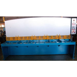 https://www.techni-contact.site/ressources/images/produits/merchandising/cisaille-guillotine-hydraulique-avec-angle-fixe-35117622-1.jpg - Capacité 1M x 6mm à 4M x 20mm