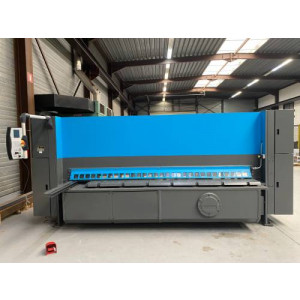 https://www.techni-contact.site/ressources/images/produits/merchandising/cisailles-guillotine-hydrauliques-pour-des-coupes-precises-et-fiables-89522791-1.jpg - Pour des Coupes Précises et Fiables
