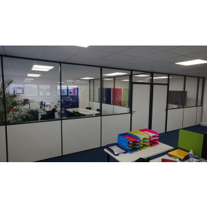 https://www.techni-contact.site/ressources/images/produits/merchandising/cloison-amovible-75384288-1.jpg - Cloison sur mesure de séparation des espaces