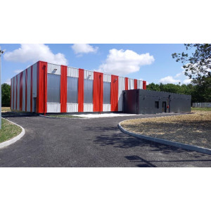 https://www.techni-contact.site/ressources/images/produits/merchandising/club-house-prefabrique-en-bois-95737559-1.jpg - Préfabriqué en usine + Montage rapide
