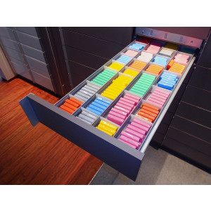 https://www.techni-contact.site/ressources/images/produits/merchandising/colonne-a-tiroirs-pour-pharmacie-tiroirs-a-fermeture-automatique-64372352-1.jpg - Tiroirs à fermeture automatique