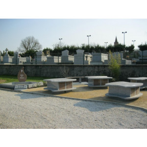 Columbarium en forme de corolles - Structure en Granit massif poli - Modulable

