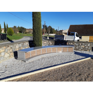 Columbariums en forme courbe - Structure en granit massif poli - 3 modèles